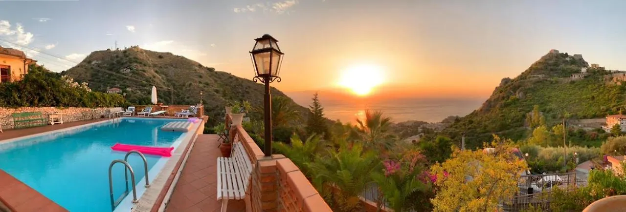 Casa Dei Sogni Taormina Bed and Breakfast 0*,  Italien